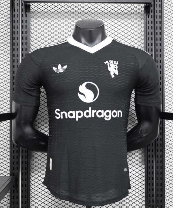 Camisa Manchester United 2024/25 Jogador Adidas Masculino - Preta e Branca