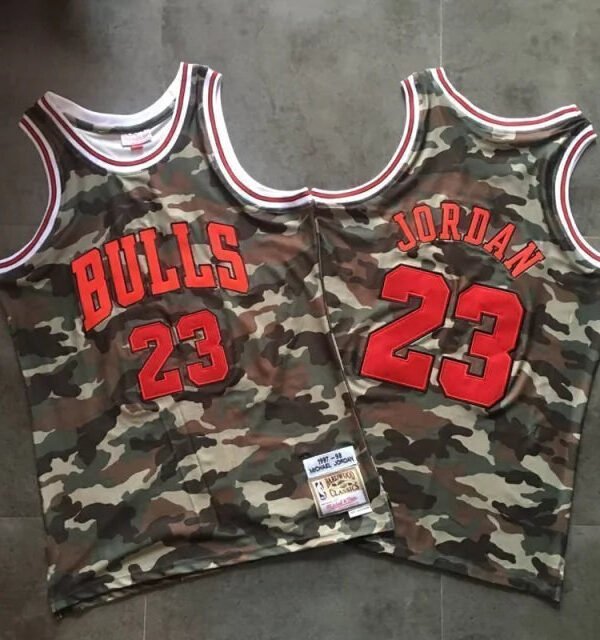 Regata NBA Chicago Bulls Retrô 1997-1998 Mitchell & Ness Authentic Jordan 23 - Camuflada